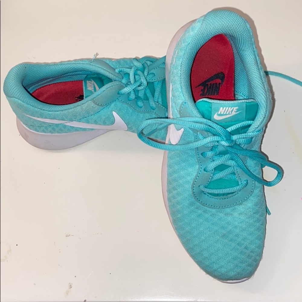 US 7.5 Nike sneakers